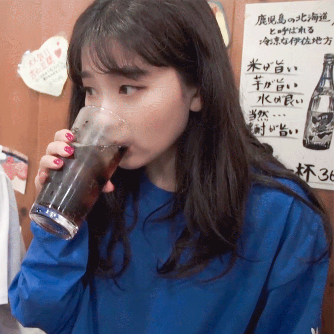 콜라 마시는 슬기.gif 1