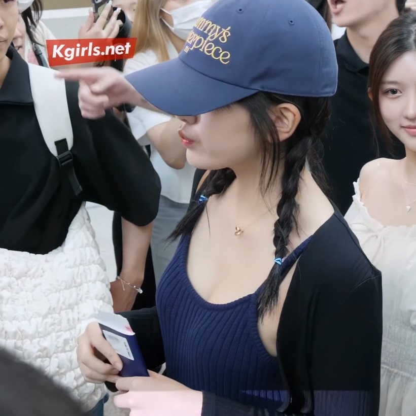 아이브 안유진 골지 니트 끈나시 6