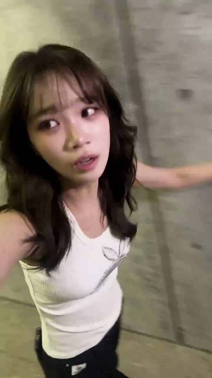 김채원 민소매