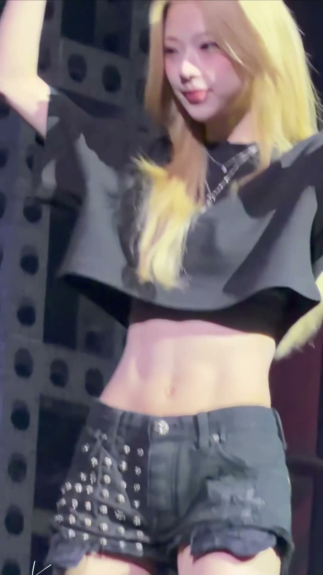 베이비몬스터 루카 딱딱한 복근