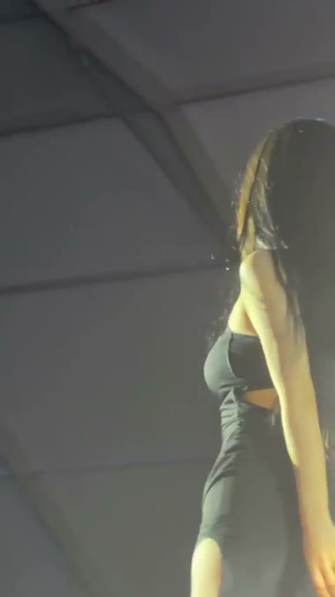 에스파 카리나 드레스 뒤태