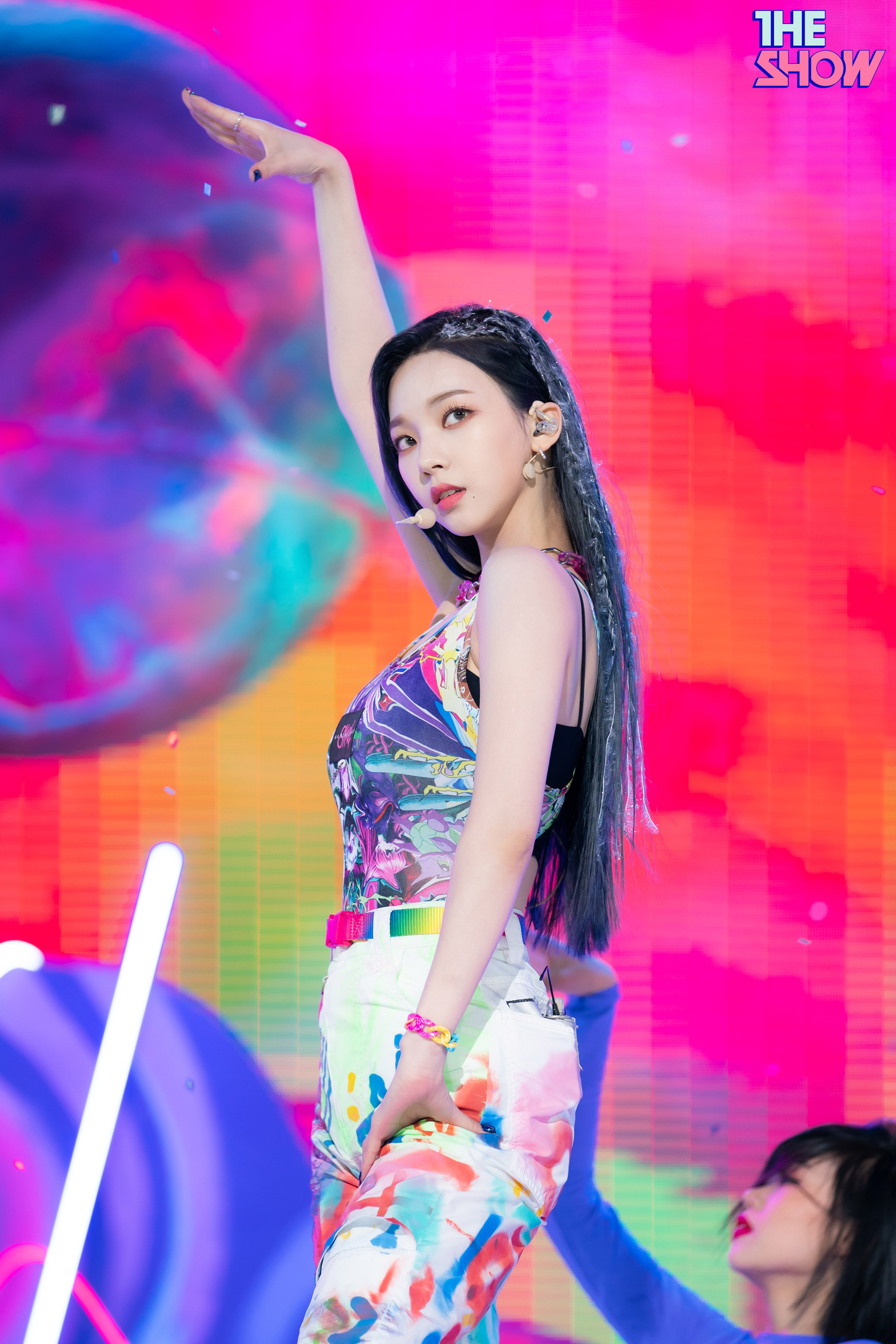 에스파 카리나 더쇼 화려한 민소매 의상 10