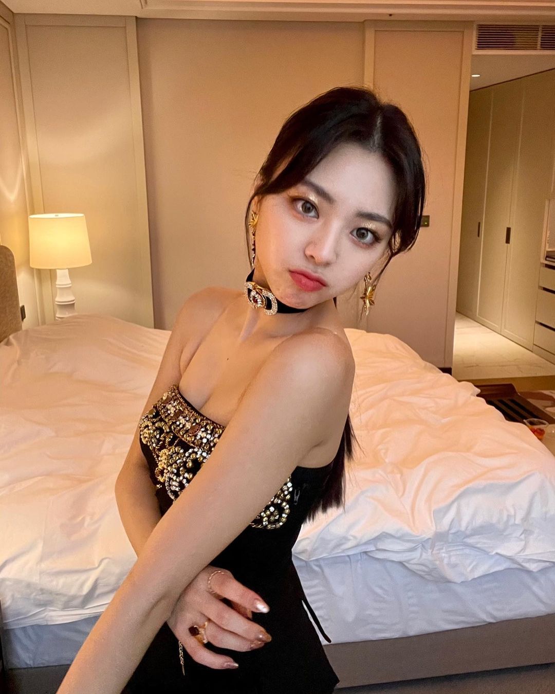오늘자 itzy 유나 치명적인 드레스 자태 10