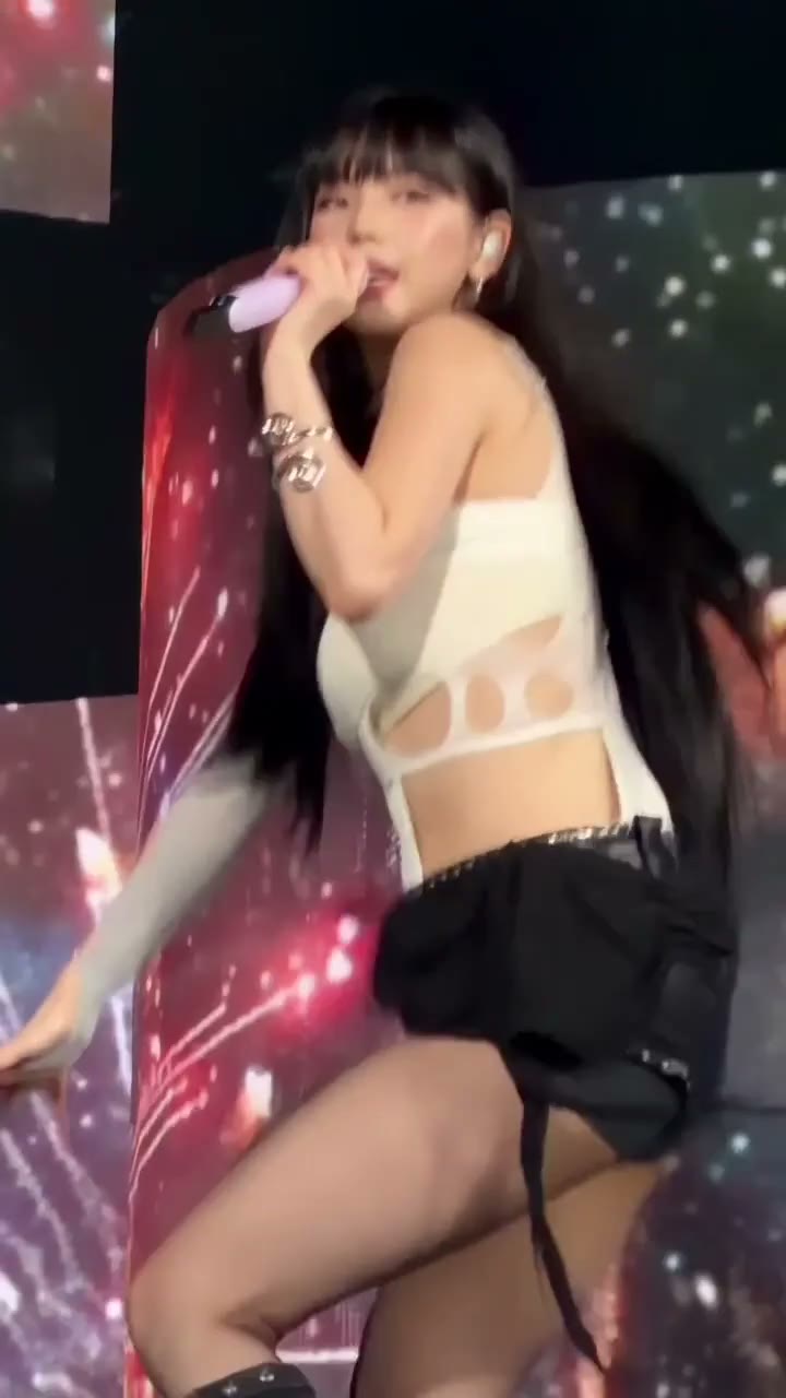어제자 카리나 TIMA 무대의상