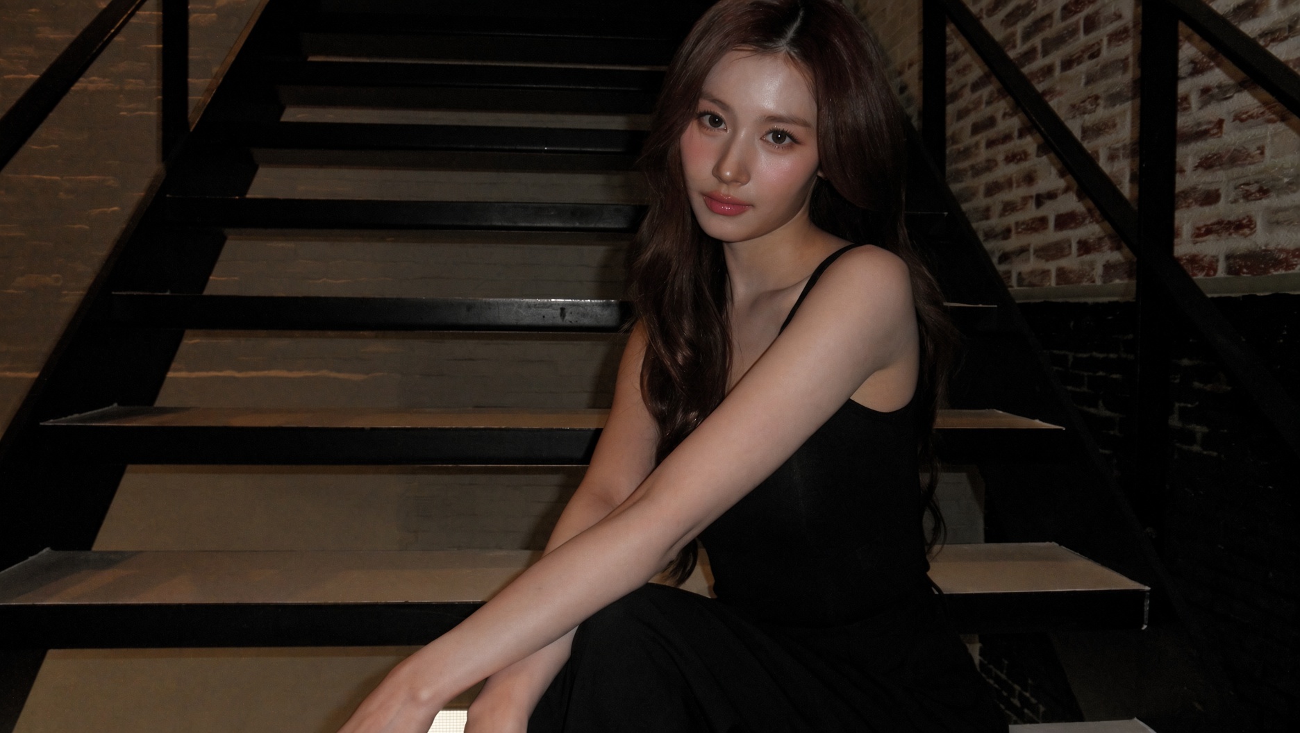 오사카 GOAT 사나 미모 근황 (jyp재계약 임박) 8
