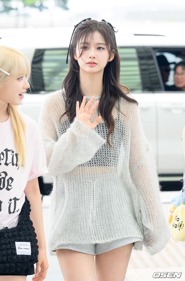 엔믹스 설윤 시스루 망사 니트 속 블랙 끈나시 4