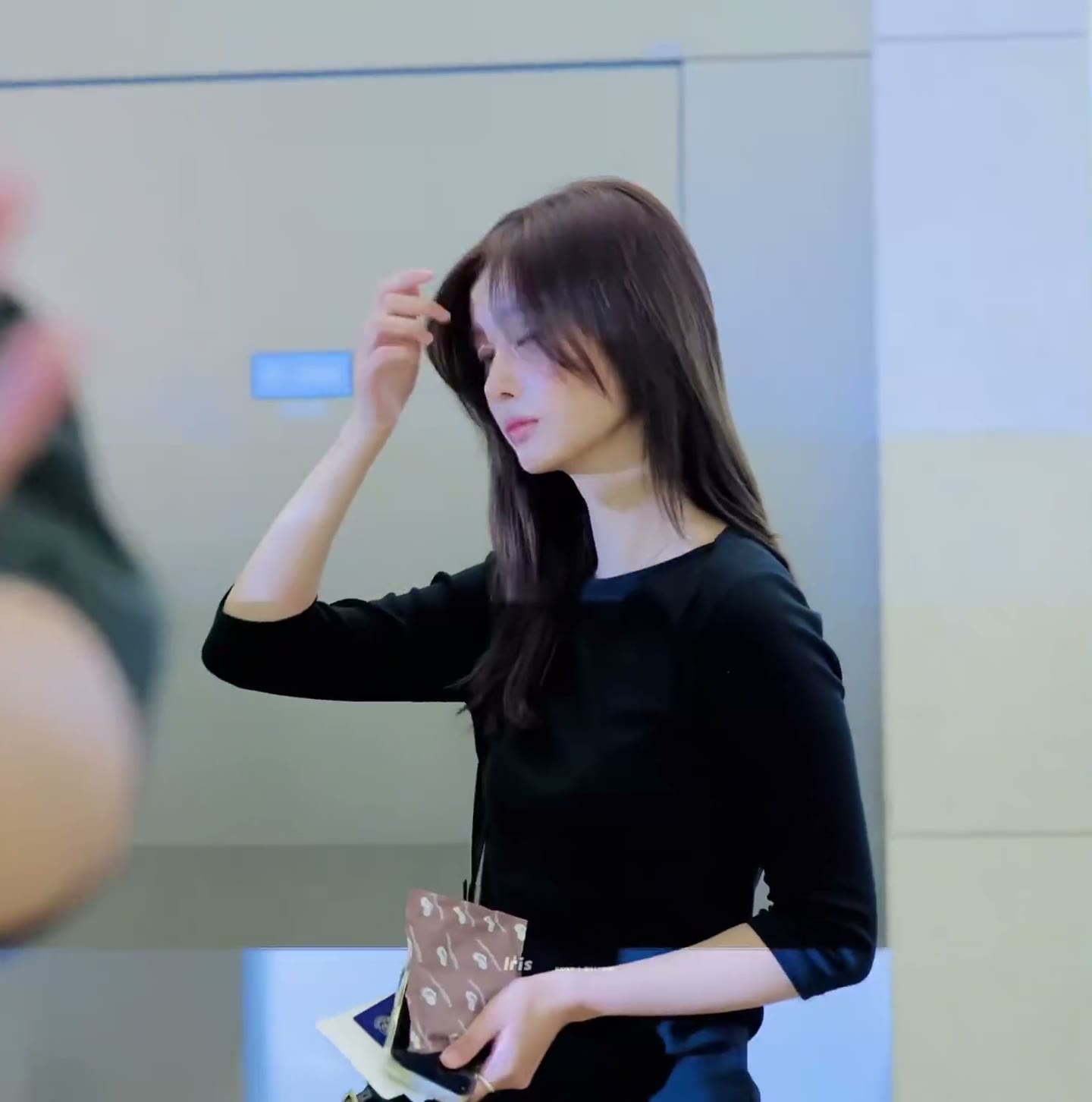 설윤 공항 비주얼