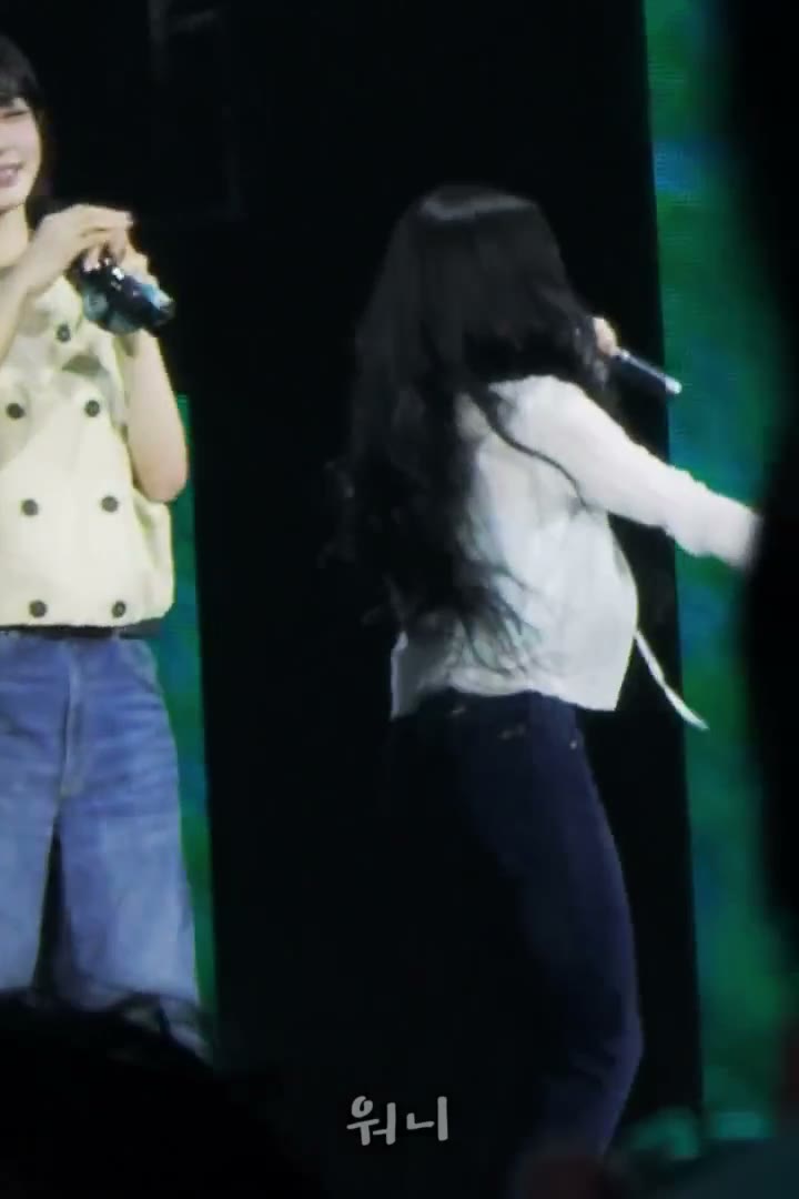 이채영 박지원 신체접촉