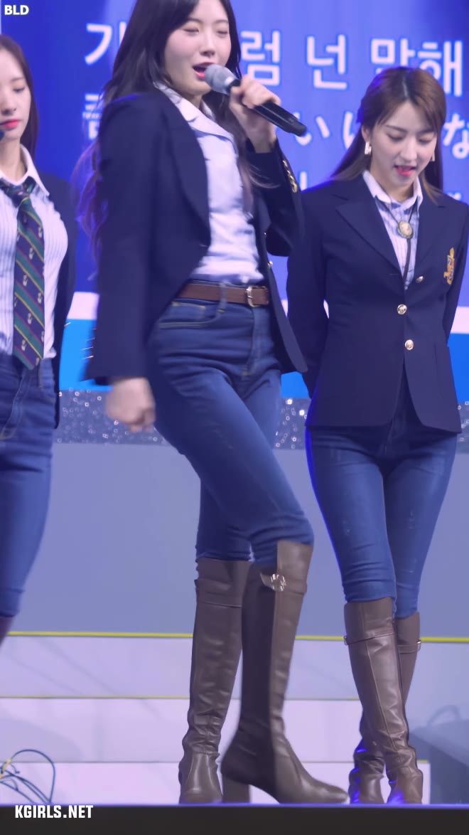 우주소녀 루다 청바지 패션