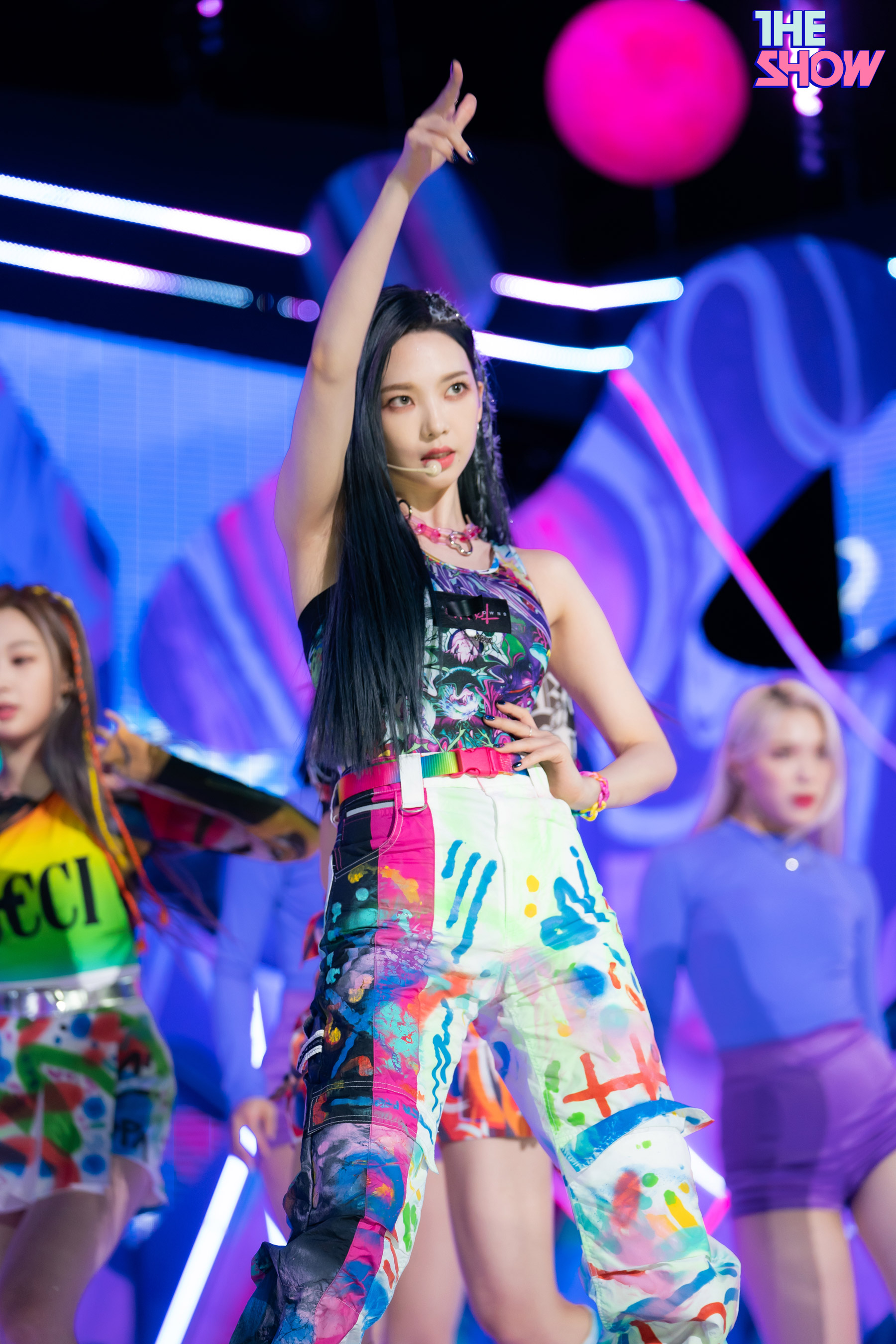 에스파 카리나 더쇼 화려한 민소매 의상 13