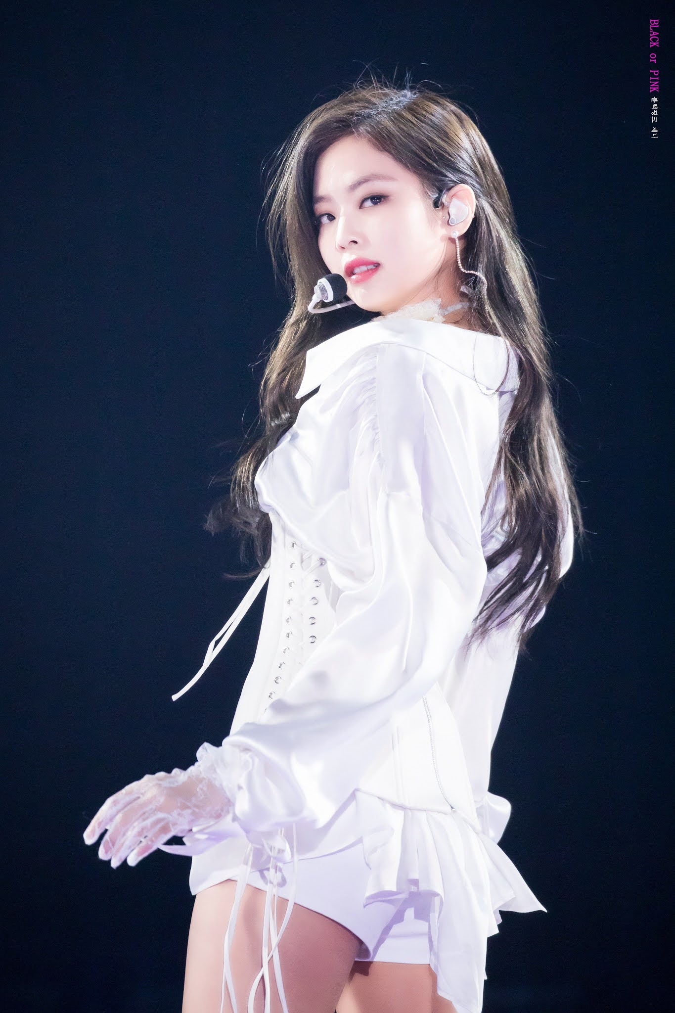 블랙핑크 제니 블랙 앤 화이트 7