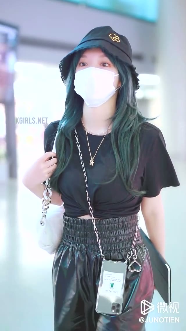 우주소녀 성소 오늘자 공항패션