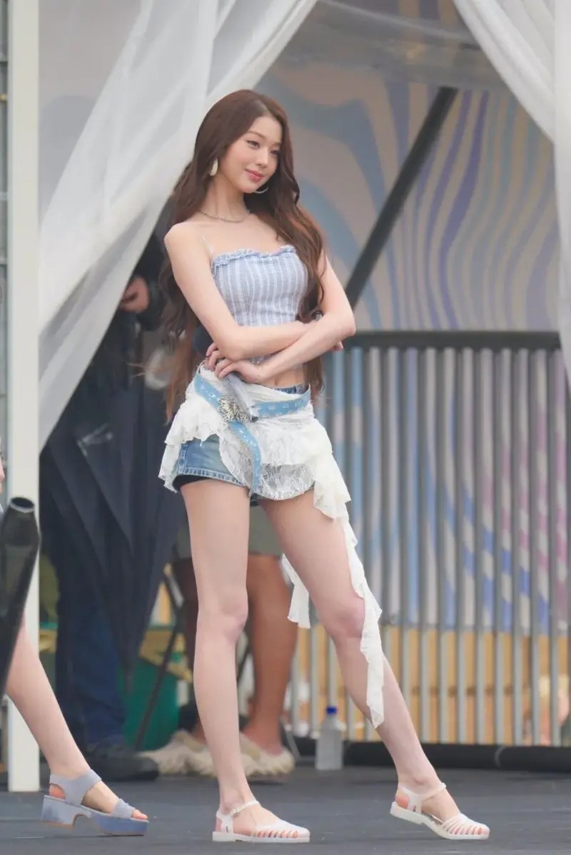IVE Caribbean Bay Jang Wonyoung 6
