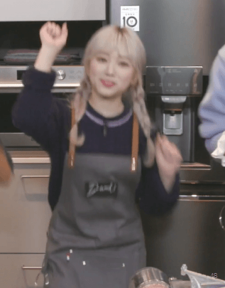 아이즈원 나코 안유진 피지컬 차이.gif 2