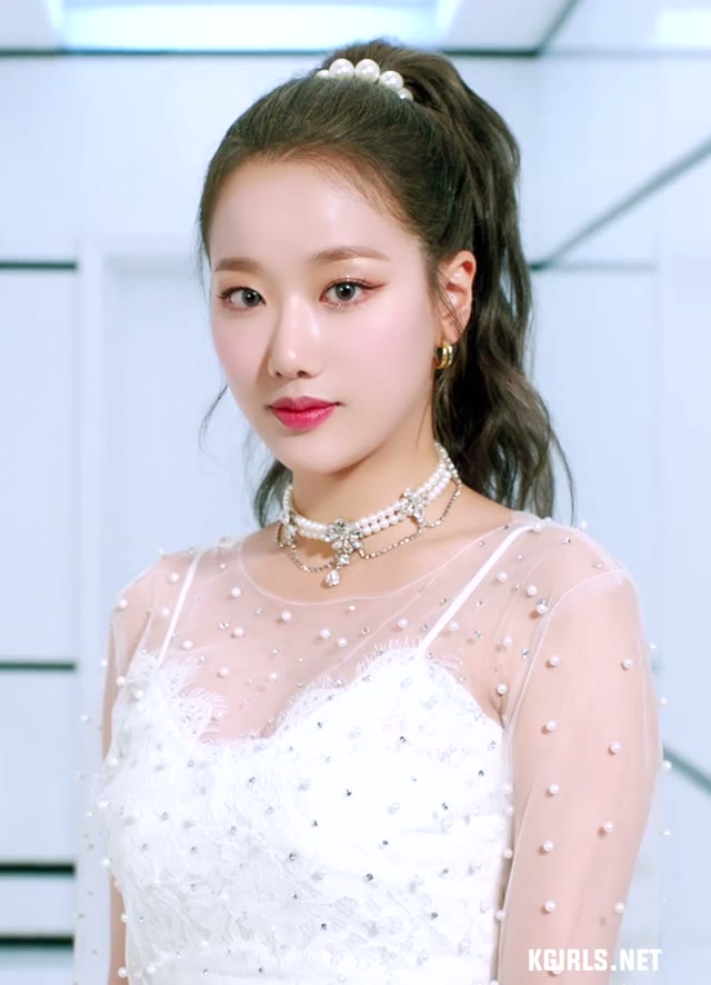 에이프릴 나은 LALALILALA 컴백 비주얼