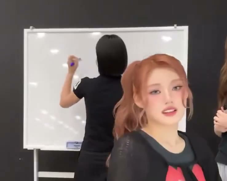 [피프티피프티] 피프티 문샤넬 라이브중 나락감지