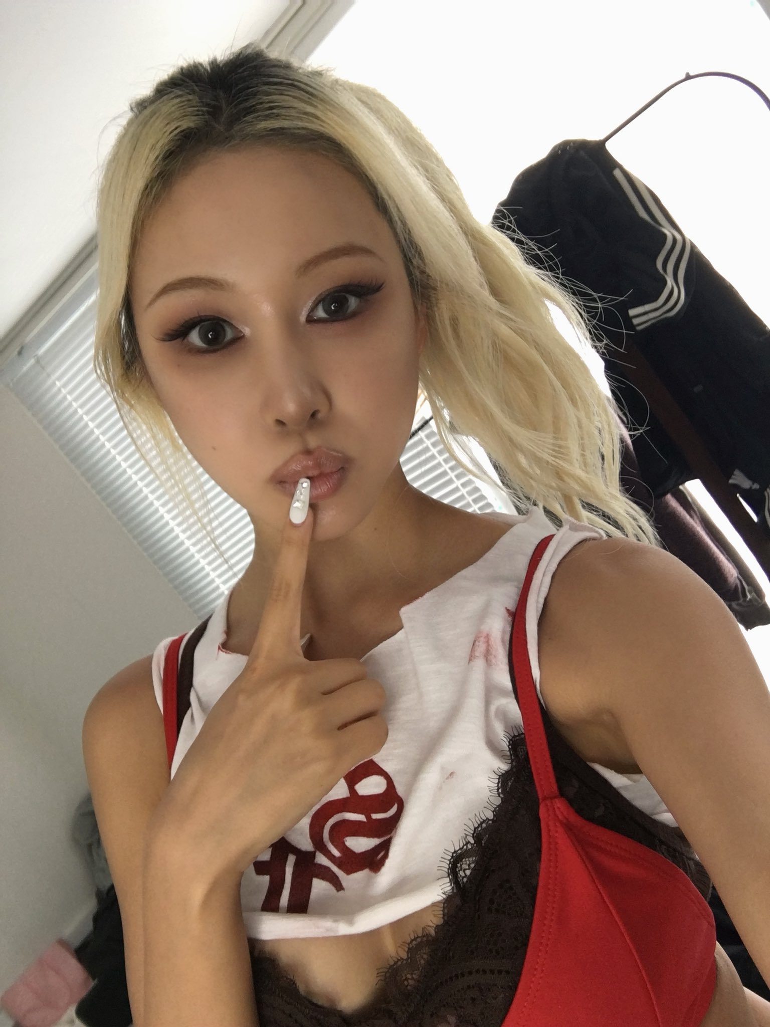 어제자 워터밤 셀카 vs 카스쿨 셀카 vs 홍콩 셀카 1