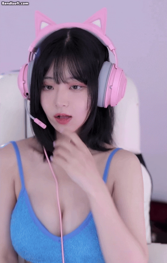 [QWER] 쵸단 겨드랑이 1