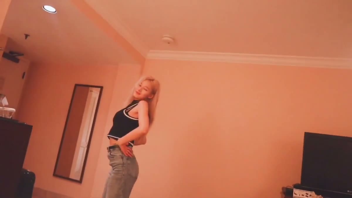 (소리) 트와이스 사나 호텔룸에서 bad guy 댄스타임