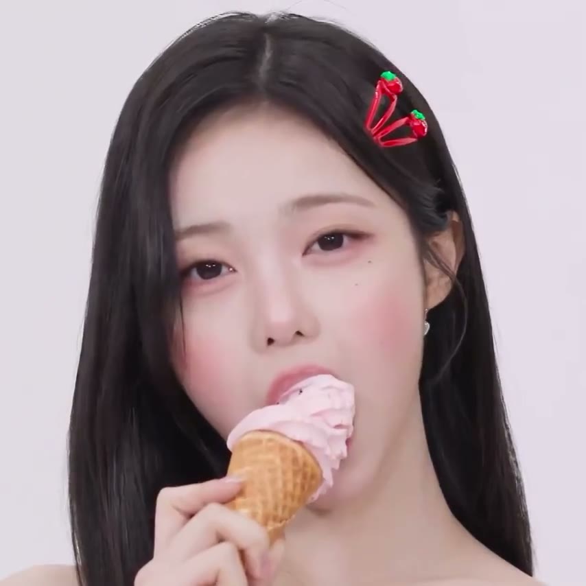이안이 아이스크림 먹는 영상