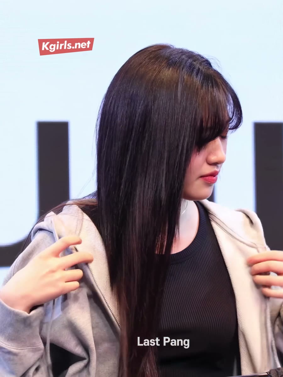 아이브 안유진 겨드랑이가 자신있는 민소매