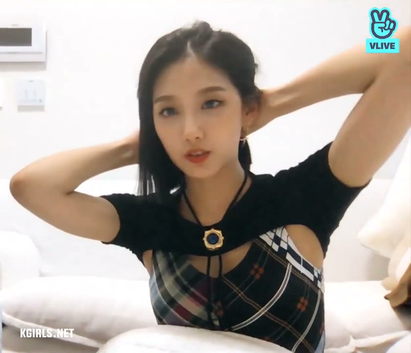 러블리즈 정예인 빠삐코 먹으면서 브이앱