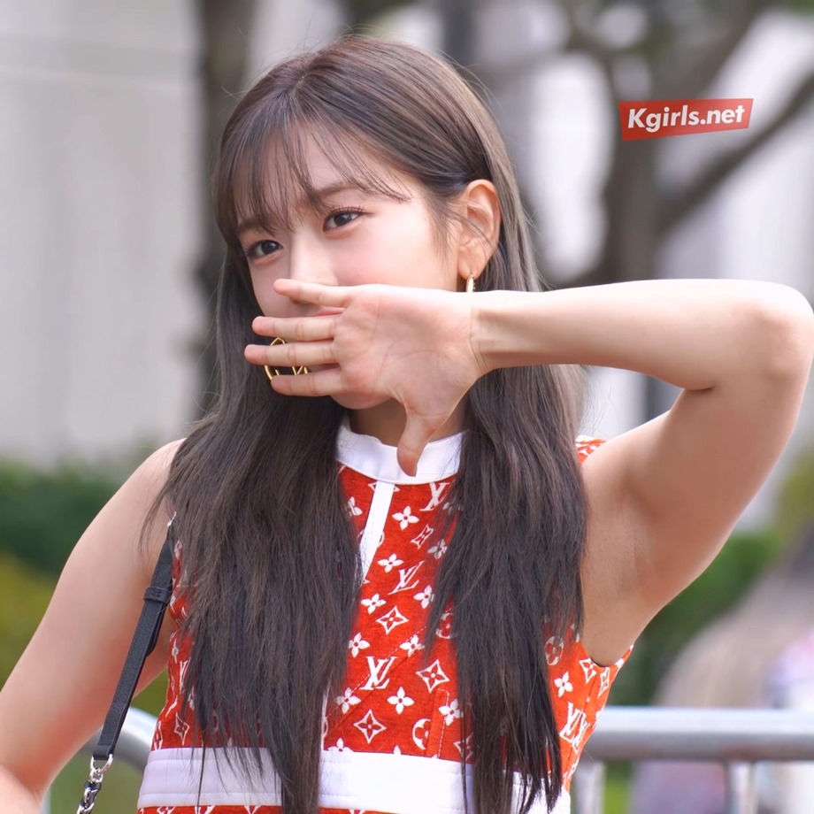 아이브 안유진 겨드랑이가 시원한 민소매 4