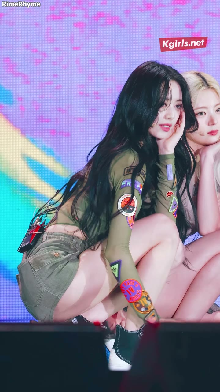 있지 유나 짧은 바지 사이로..