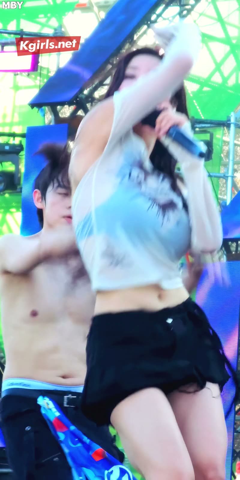 권은비 워터밤 속초 시스루 패션