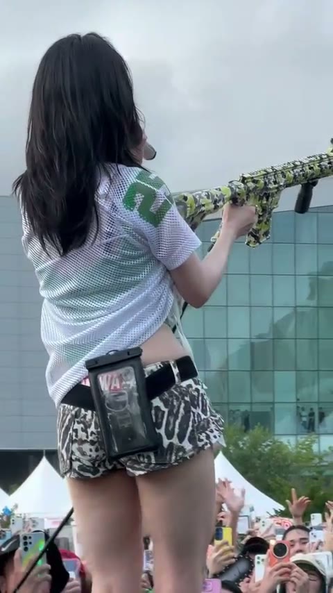 [에스파] 에스파 카리나 워터밤 뒤태