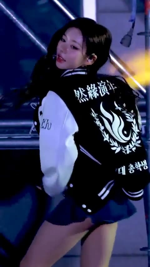 트리플에스 정혜린 짧은 스커트 속바지 엉밑살