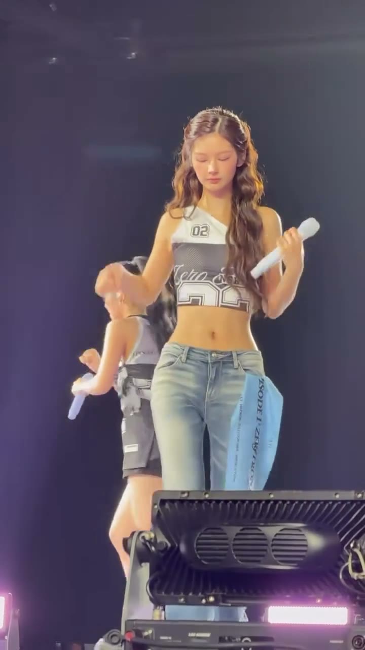 설윤 청바지