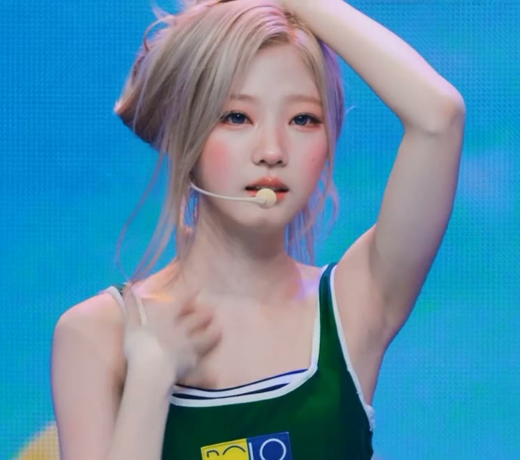 하츠투하츠 스텔라 민소매 겨픈