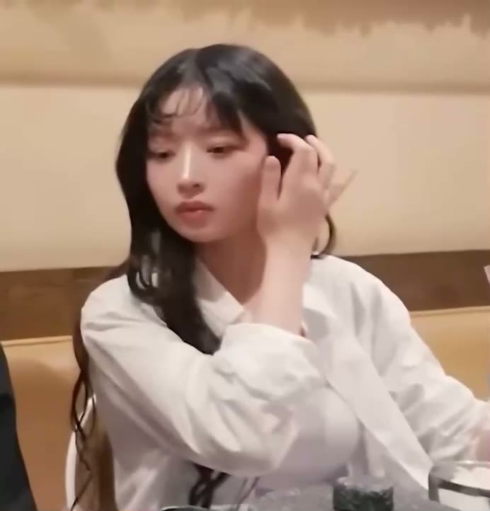아이브 레이 사복 흰나시 가슴 볼륨감