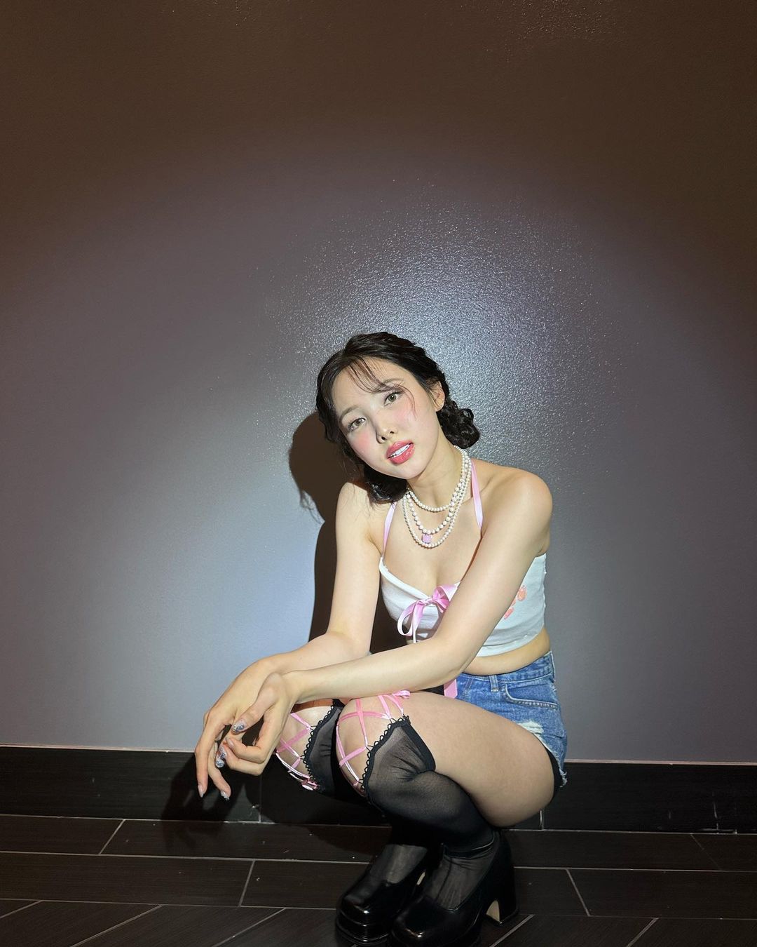 쪼그려 앉은 나연1 7