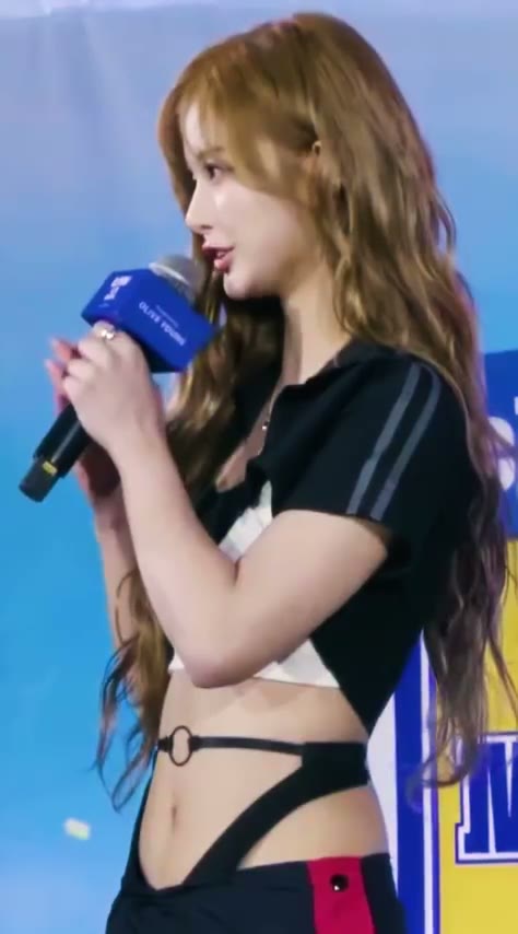 엔믹스 설윤 배꼽 위 링고리 팬티 끈