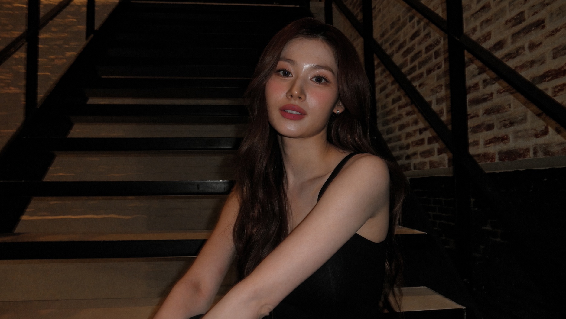 오사카 GOAT 사나 미모 근황 (jyp재계약 임박) 9