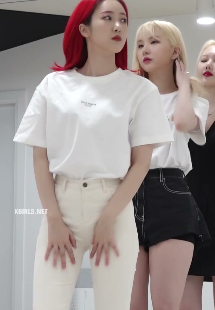 안무 연습하는 여자친구 신비 은하