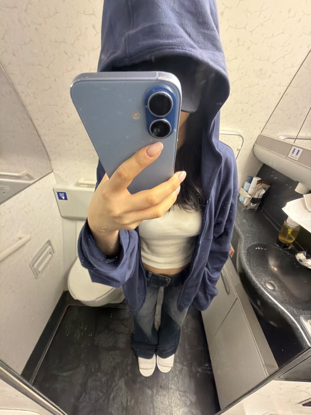 오늘자 카리나 공항패션 4