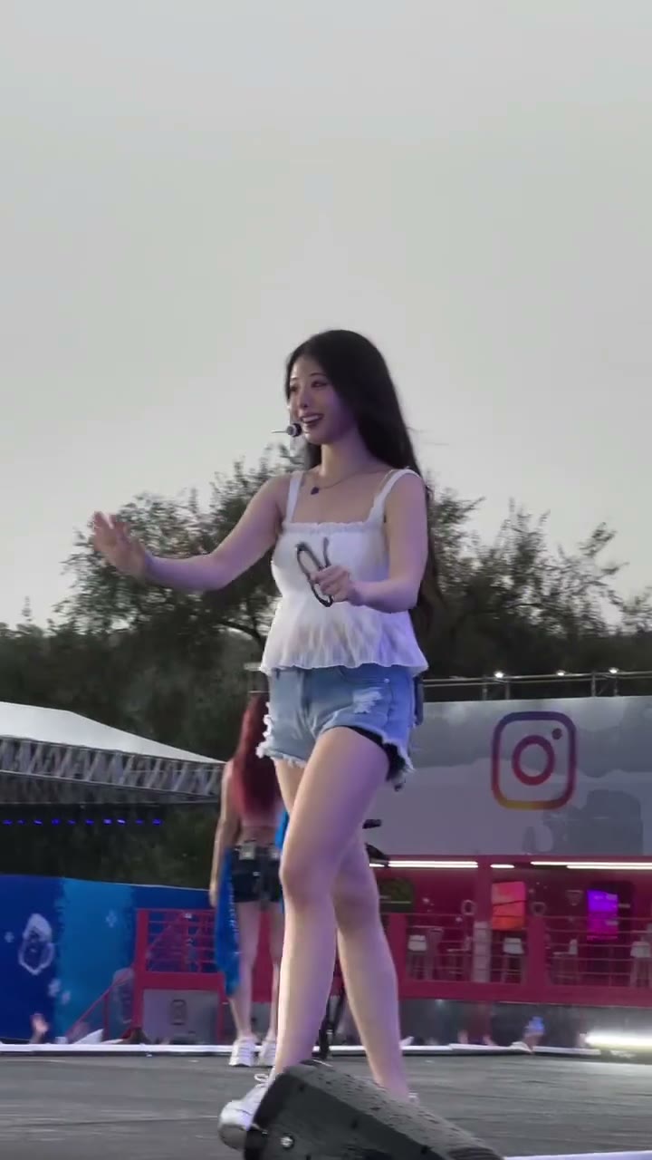 QWER 히나 전신샷 기럭지