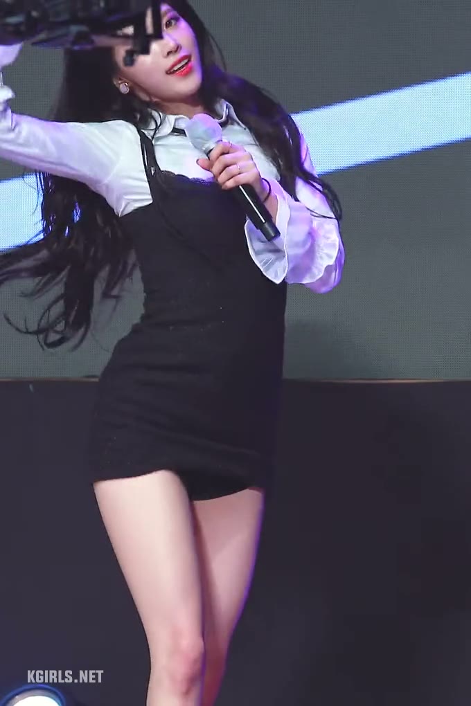 러블리즈 이미주 생기있는 하체 라인
