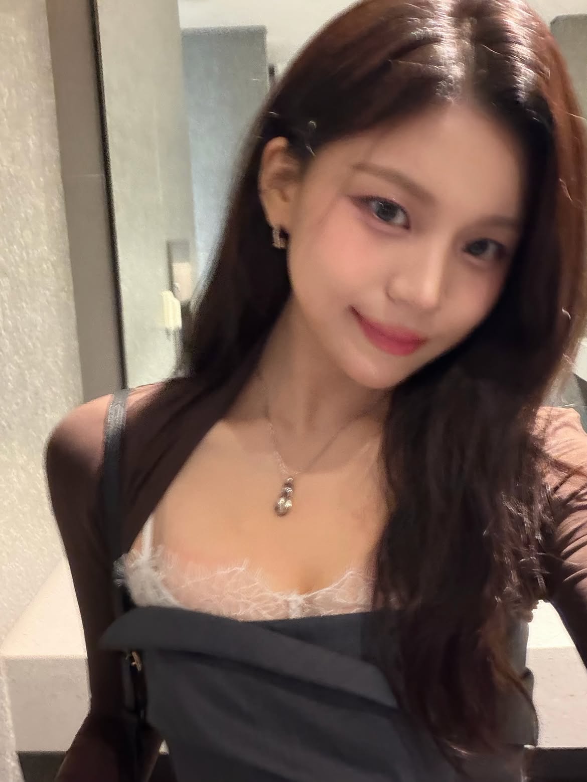 살짝만 보여주는 비비지 엄지 3