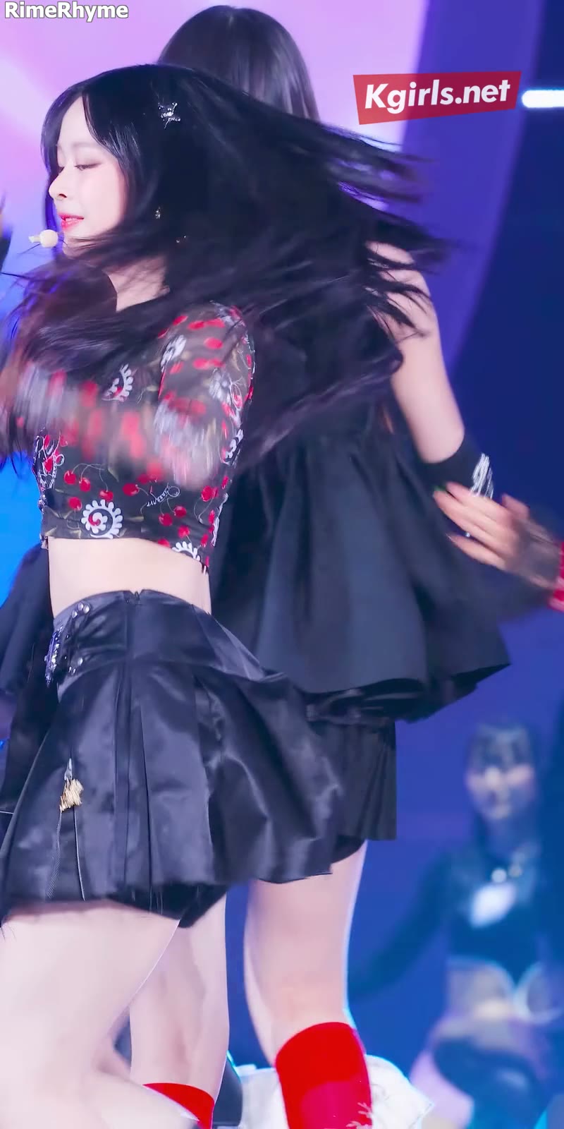 뉴진스 하니 주름치마 입고 빙글