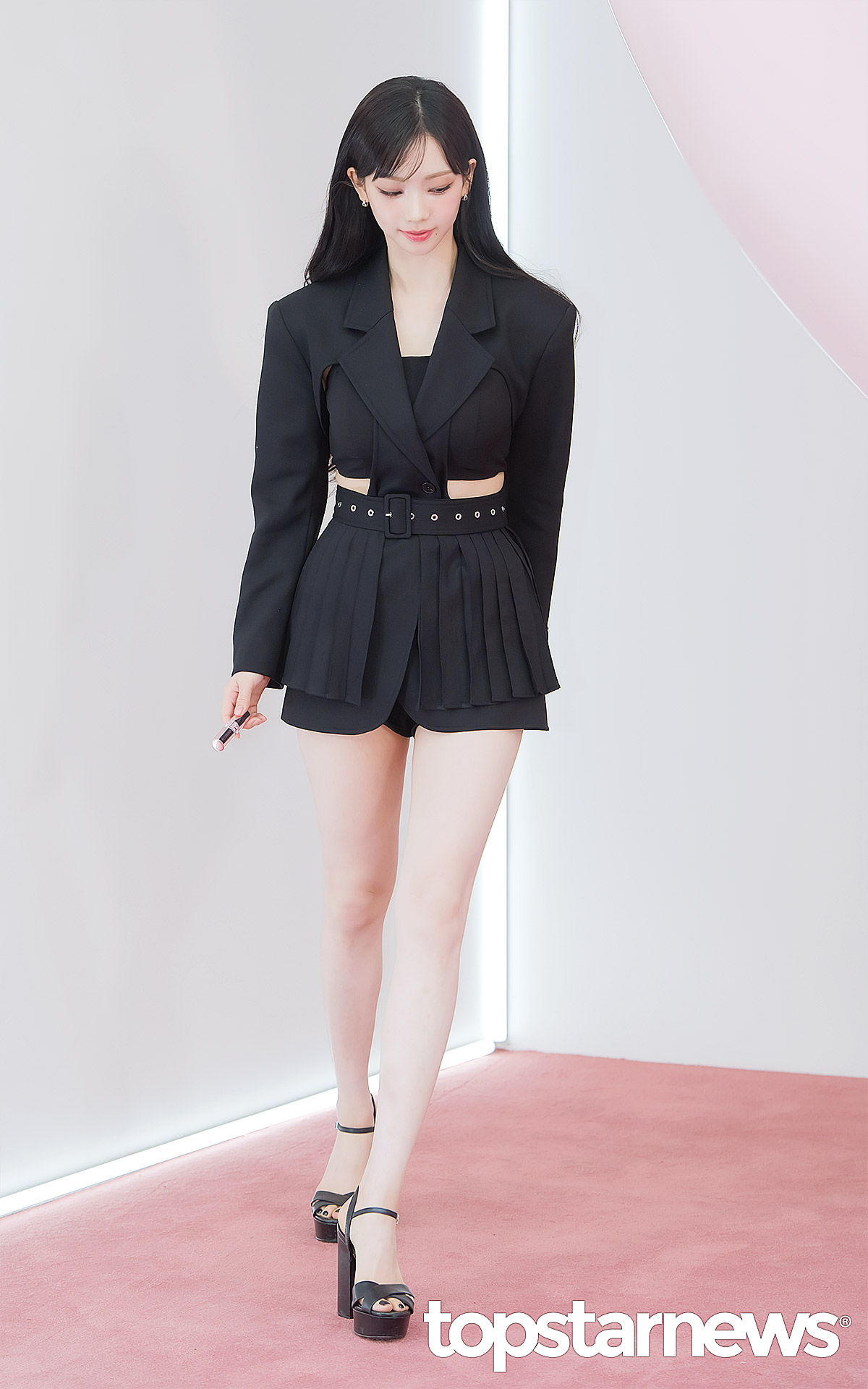 에스파 카리나 새하얀 각선미 5