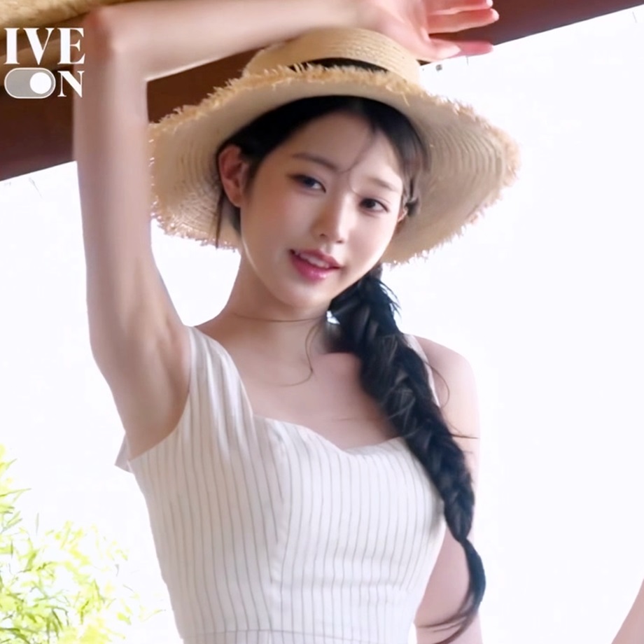 아이브 장원영 뽀송뽀송한 겨드랑이 12