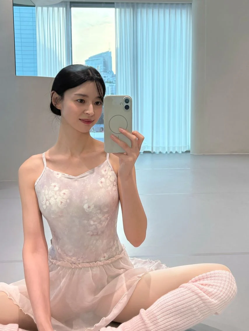 권나라 발레복 시원한 등 3