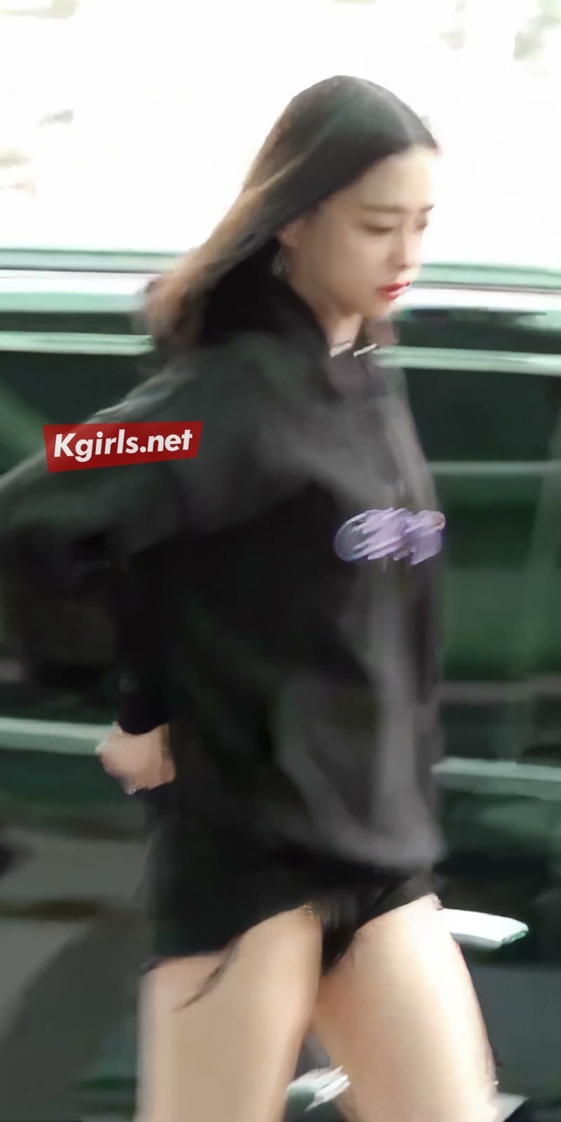 CLC 장예은 검은 팬츠 사이로 순백색