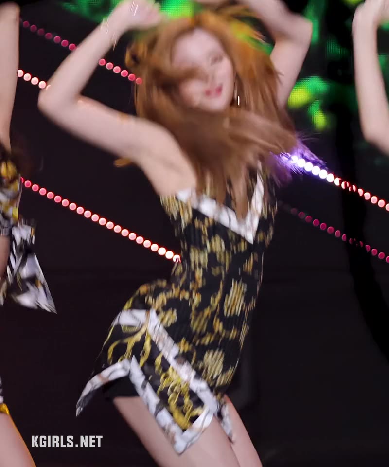트와이스 사나 몽글몽글한 옆태