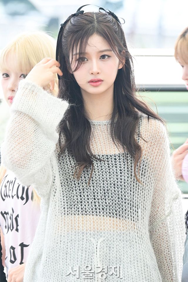 엔믹스 설윤 시스루 망사 니트 속 블랙 끈나시 5