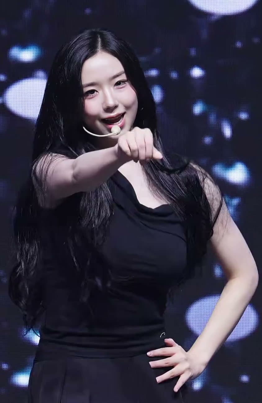 오늘자 트리플에스 김채연